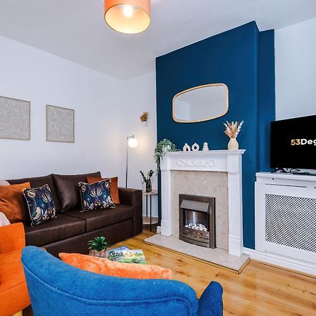 New! Spacious 2-Bed Home In Chester City-Centre By 53 Degrees Property, Ideal For Couples & Small Groups, Great Location - Sleeps 5 المظهر الخارجي الصورة