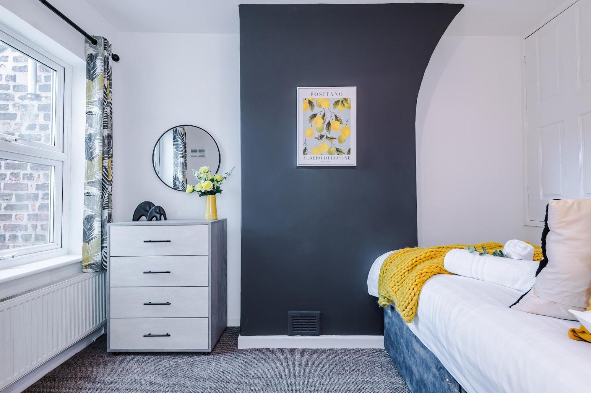 New! Spacious 2-Bed Home In Chester City-Centre By 53 Degrees Property, Ideal For Couples & Small Groups, Great Location - Sleeps 5 المظهر الخارجي الصورة