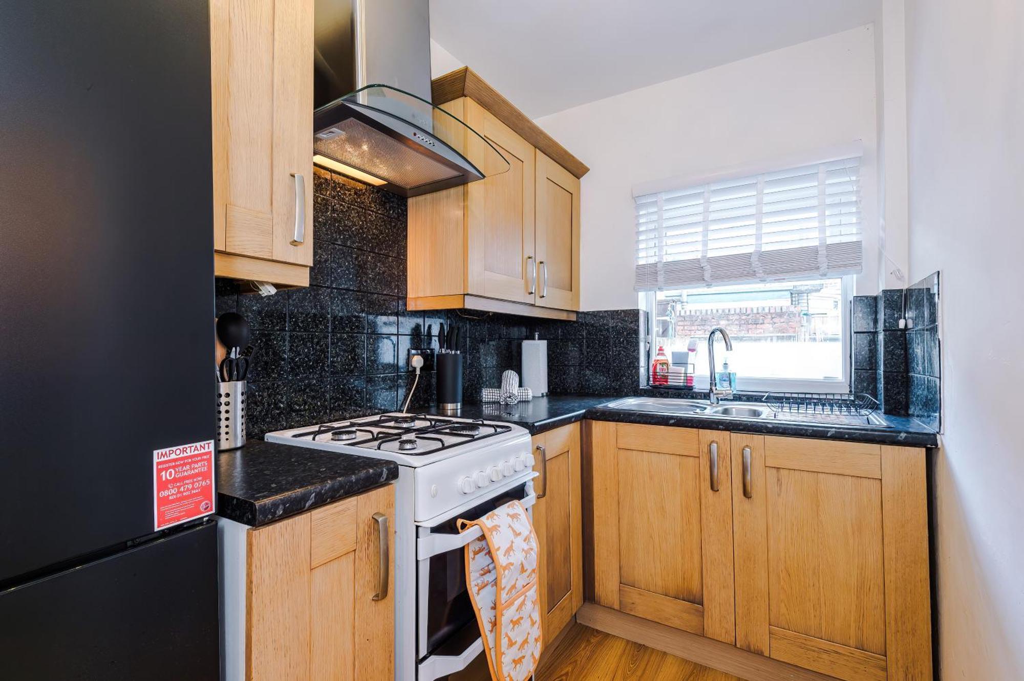 New! Spacious 2-Bed Home In Chester City-Centre By 53 Degrees Property, Ideal For Couples & Small Groups, Great Location - Sleeps 5 المظهر الخارجي الصورة