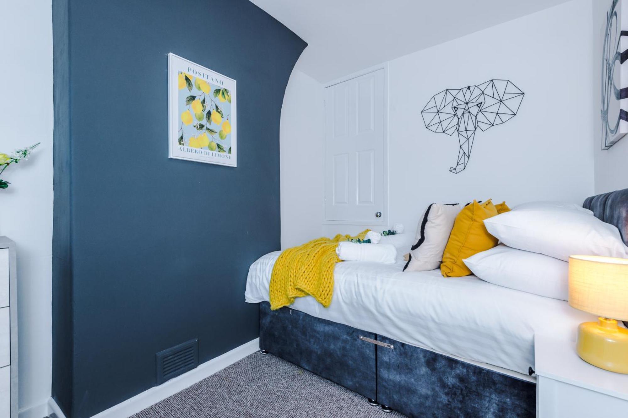 New! Spacious 2-Bed Home In Chester City-Centre By 53 Degrees Property, Ideal For Couples & Small Groups, Great Location - Sleeps 5 المظهر الخارجي الصورة